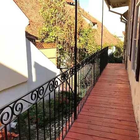 Апартаменти Strada Poarta Schei 22 Apartament Old Historical Centre Брашов
