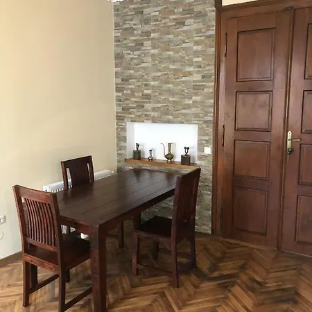 Апартаменти Strada Poarta Schei 22 Apartament Old Historical Centre Брашов