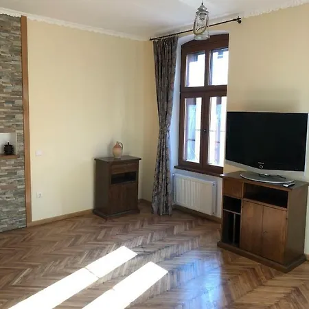 Апартаменти Strada Poarta Schei 22 Apartament Old Historical Centre Брашов